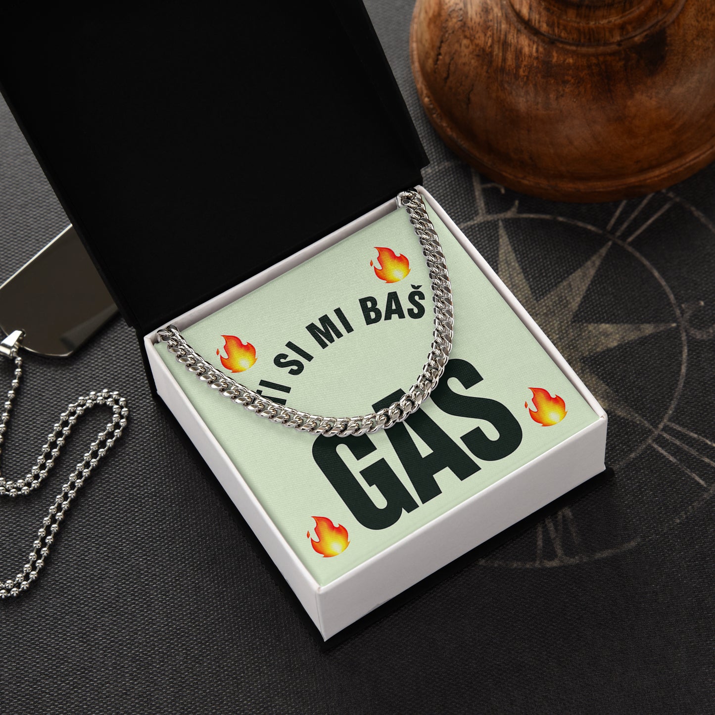 Ti si mi bas gas – Posveta sa lančićem za njega
