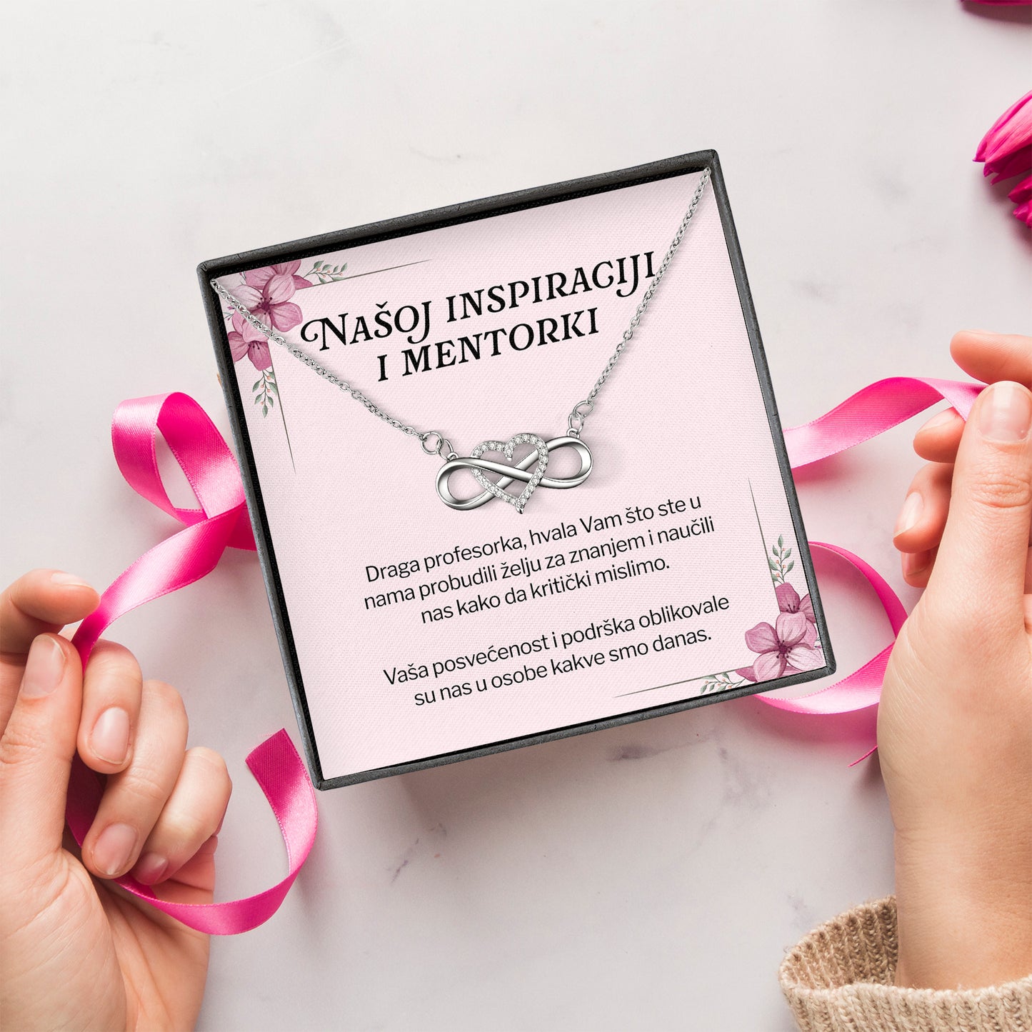 Našoj inspiraciji i mentorki - Posveta sa lančićem za učiteljicu
