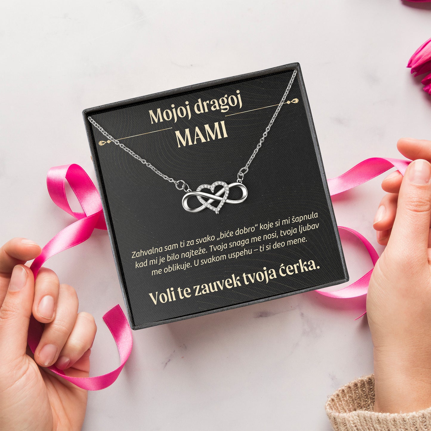 Mojoj dragoj mami – Posveta sa lančićem za majku od ćerke