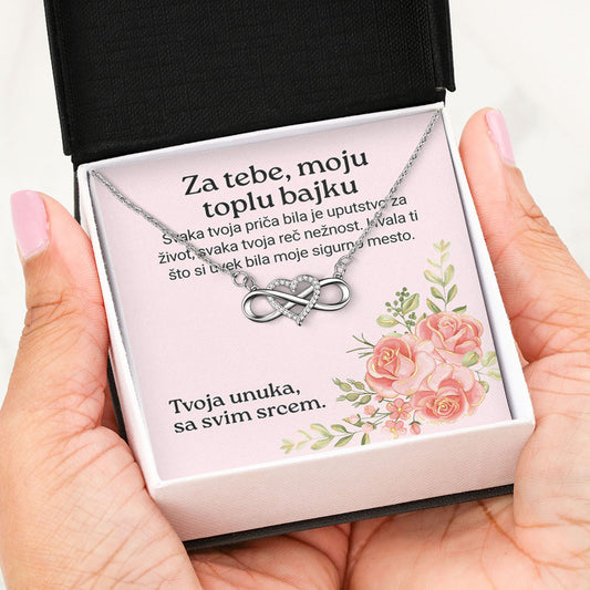 Za tebe, moju toplu bajku – Posveta sa lančićem za baku od unuke (pink ruže)