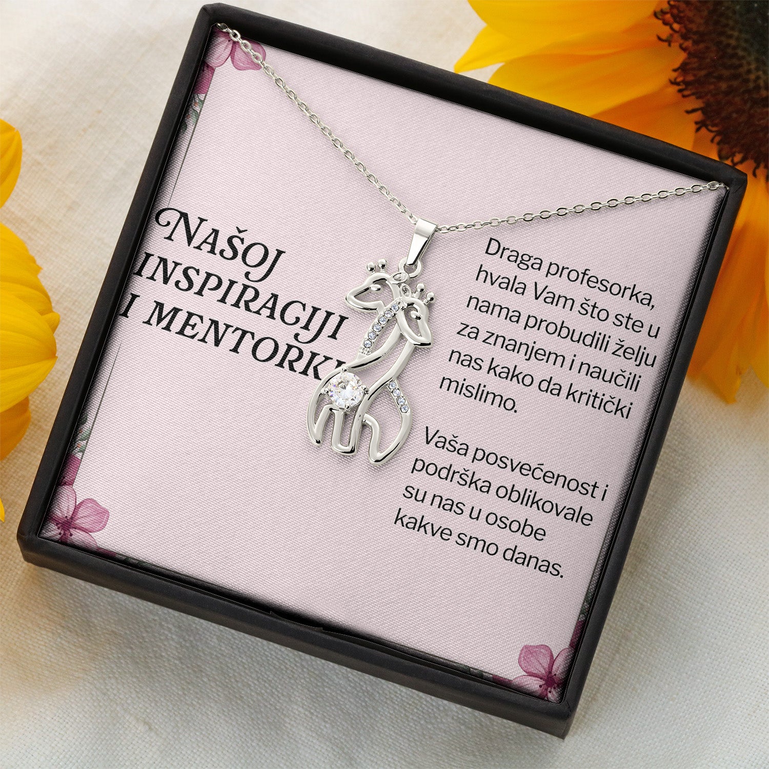 Našoj inspiraciji i mentorki - Posveta sa lančićem za učiteljicu (Žirafa)