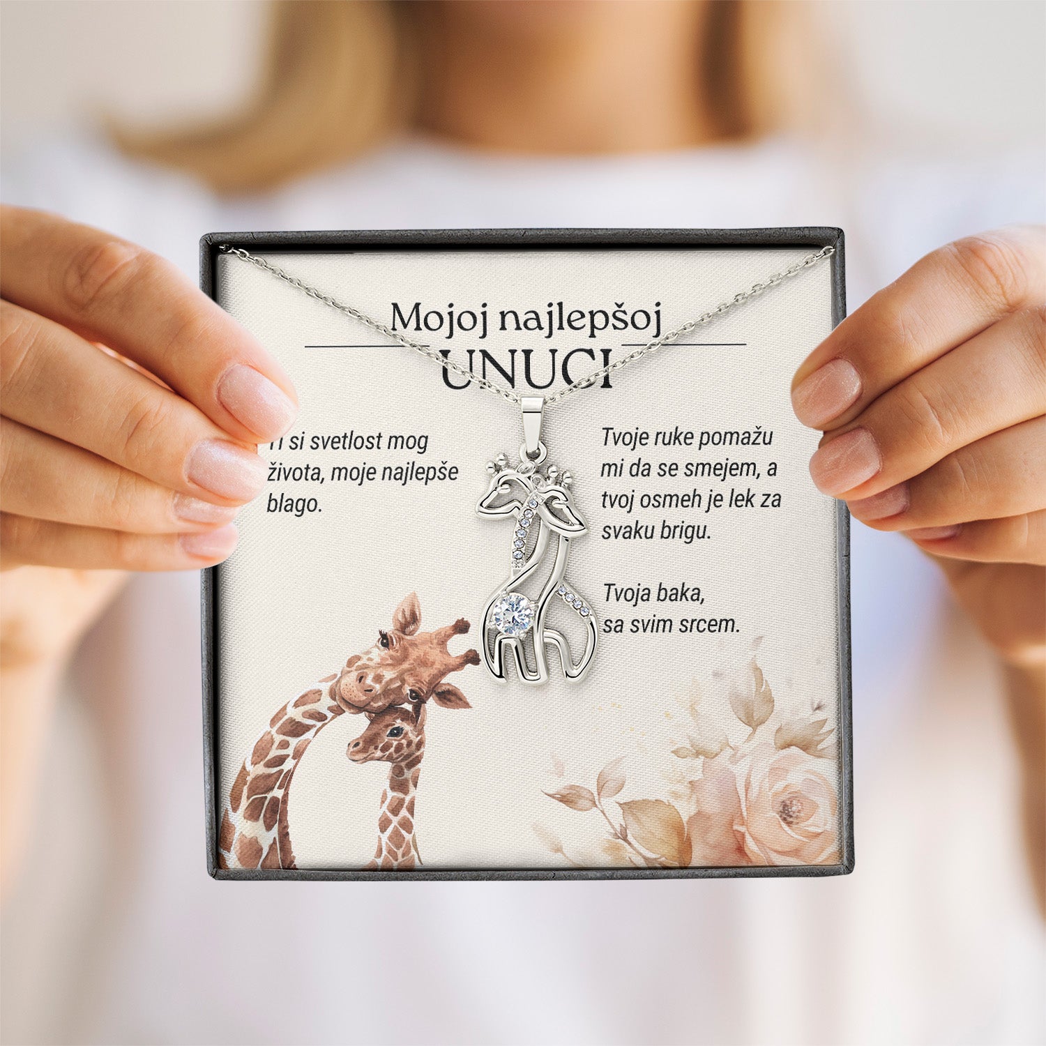 Mojoj najlepšoj unuci – Posveta sa lančićem za unuku od bake (Žirafa)