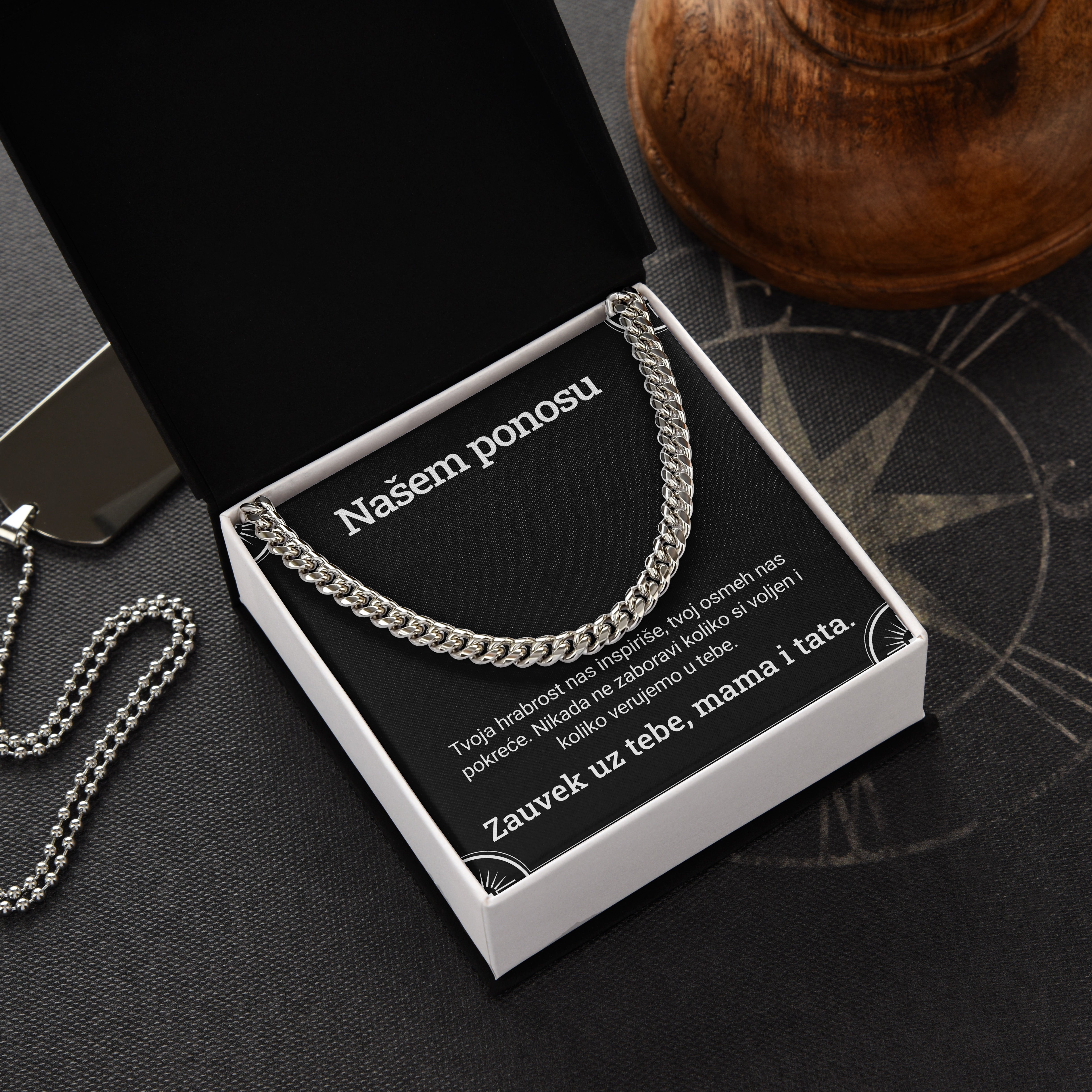 Našem ponosu – Posveta sa lančićem za sina od roditelja