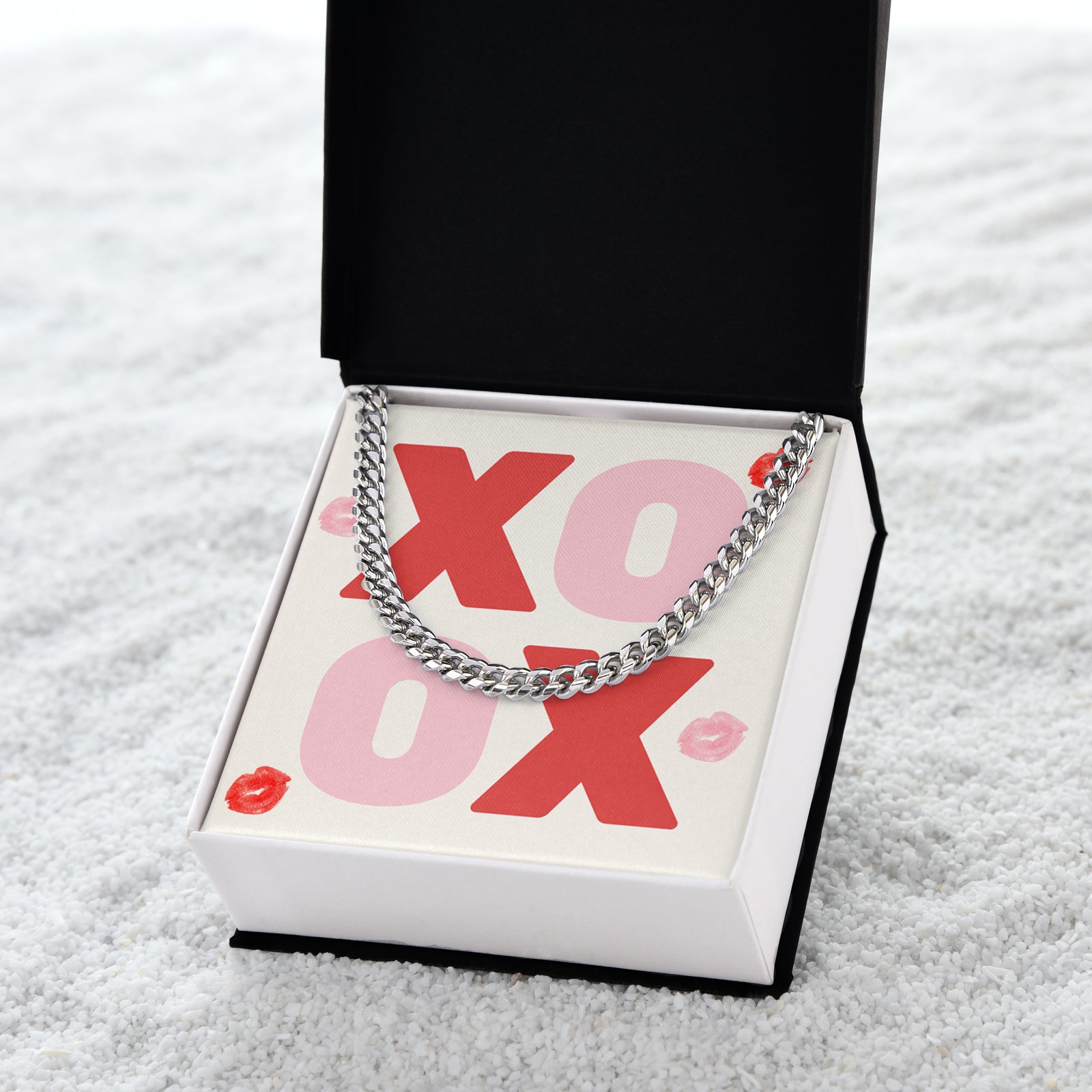 XOXO – Posveta sa lančićem za njega